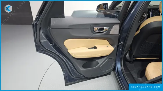 VOLVO XC60 B5 INSCRIPTION