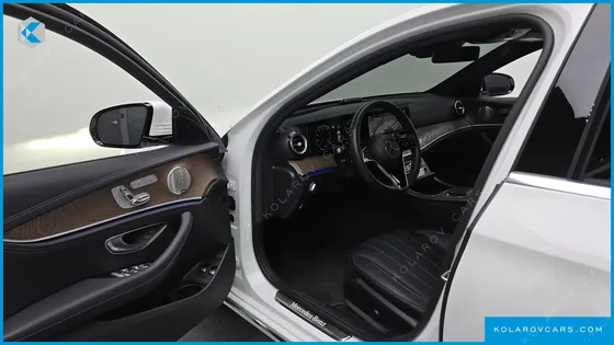 MERCEDES E-CLASS E300E 4MATIC EXCLUSIVE