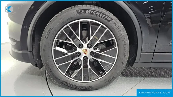 PORSCHE MACAN BASE 4