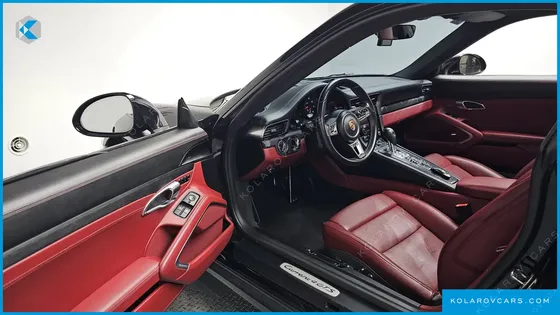 PORSCHE 911 CARRERA 4 GTS