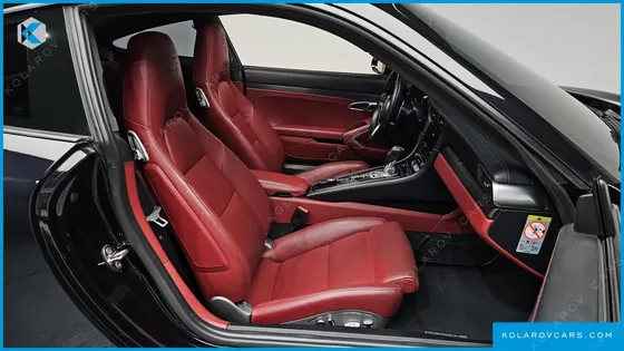 PORSCHE 911 CARRERA 4 GTS