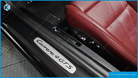 PORSCHE 911 CARRERA 4 GTS