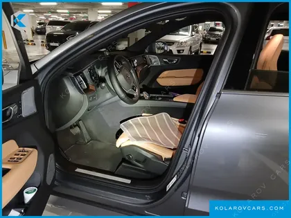VOLVO XC60 B6 INSCIRTION