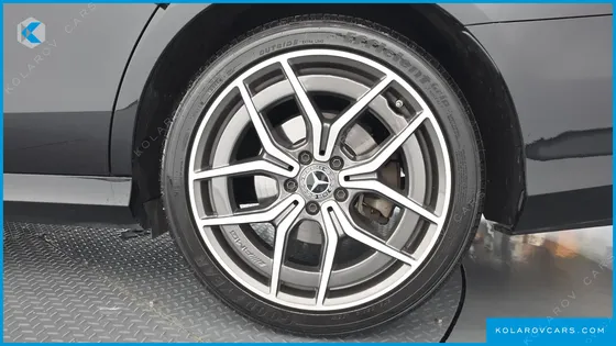 MERCEDES E-CLASS E220D 4MATIC AMG LINE