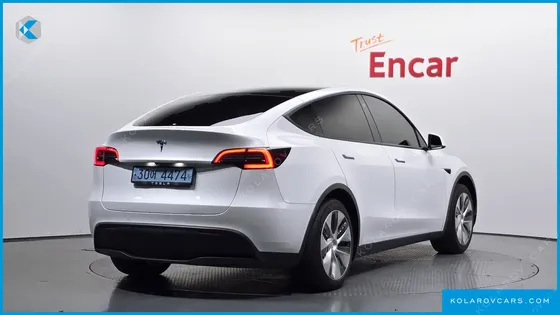TESLA MODEL Y STANDARD RANGE RWD