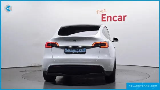 TESLA MODEL Y STANDARD RANGE RWD
