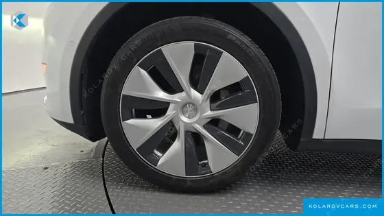 TESLA MODEL Y STANDARD RANGE RWD