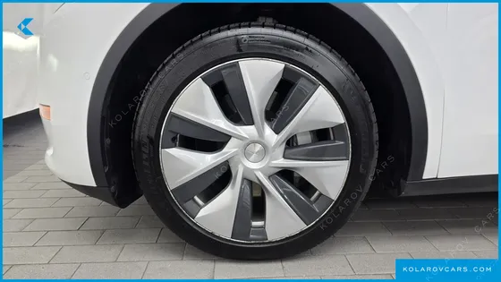 TESLA MODEL Y LONG RANGE AWD