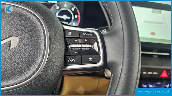 KIA CARNIVAL DIESEL 9-SEATER SIGNATURE