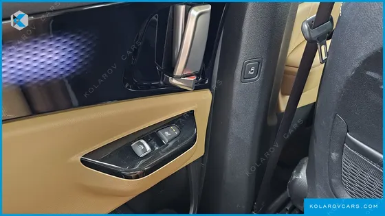 KIA CARNIVAL DIESEL 9-SEATER SIGNATURE