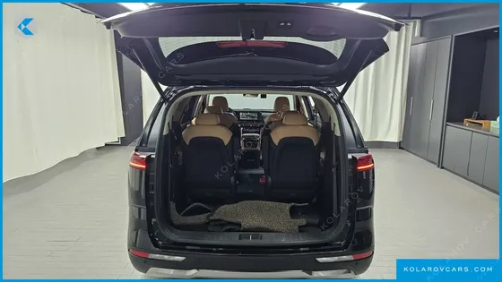 KIA CARNIVAL DIESEL 9-SEATER SIGNATURE