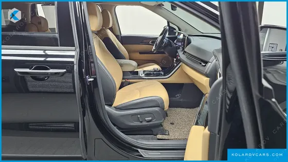 KIA CARNIVAL DIESEL 9-SEATER SIGNATURE