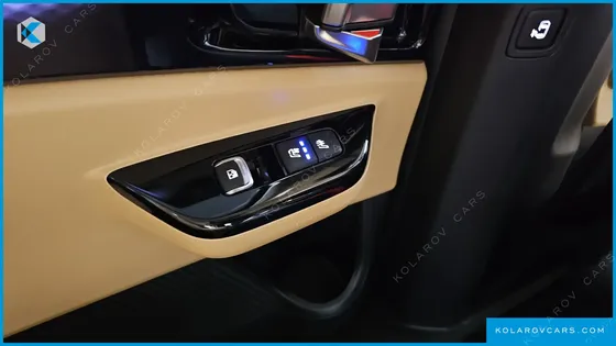 KIA CARNIVAL DIESEL 9-SEATER SIGNATURE