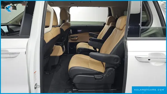 KIA CARNIVAL GASOLINE 9-SEATER SIGNATURE