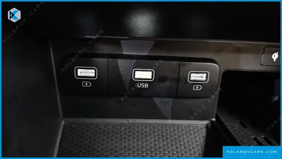KIA CARNIVAL GASOLINE 9-SEATER SIGNATURE