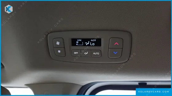 KIA CARNIVAL GASOLINE 9-SEATER SIGNATURE
