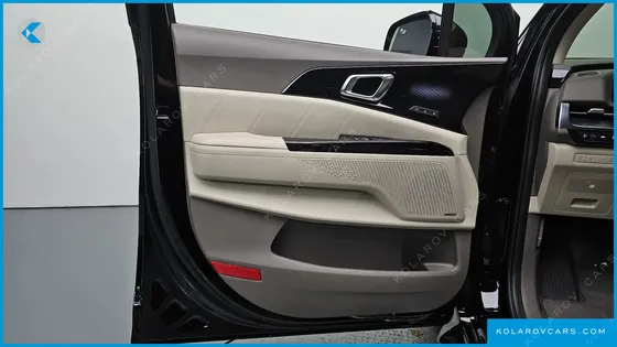KIA CARNIVAL GASOLINE 9-SEATER HI-LIMOUSINE