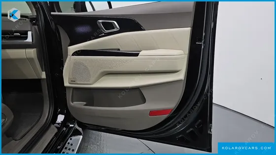 KIA CARNIVAL GASOLINE 9-SEATER HI-LIMOUSINE