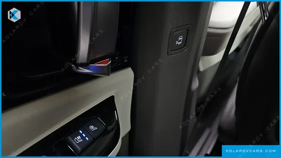 KIA CARNIVAL GASOLINE 9-SEATER HI-LIMOUSINE