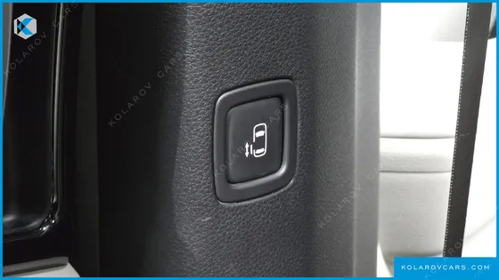 KIA CARNIVAL DIESEL 9-SEATER NOBLESSE
