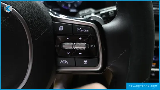 KIA CARNIVAL GASOLINE 7-SEATER SIGNATURE