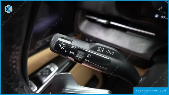 KIA CARNIVAL GASOLINE 7-SEATER SIGNATURE