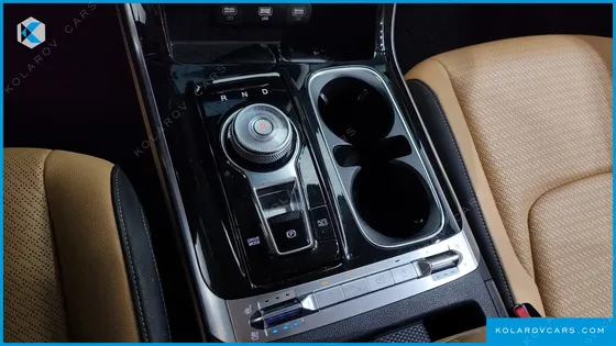 KIA CARNIVAL DIESEL 9-SEATER SIGNATURE