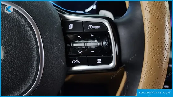 KIA CARNIVAL DIESEL 9-SEATER SIGNATURE