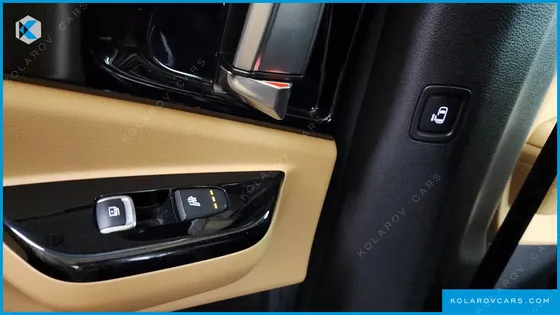KIA CARNIVAL DIESEL 9-SEATER SIGNATURE