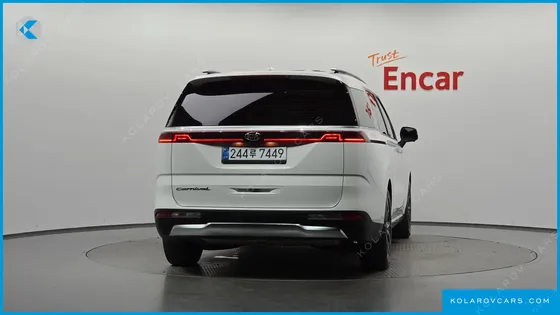 KIA CARNIVAL DIESEL 9-SEATER SIGNATURE