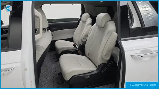 KIA CARNIVAL DIESEL 9-SEATER SIGNATURE