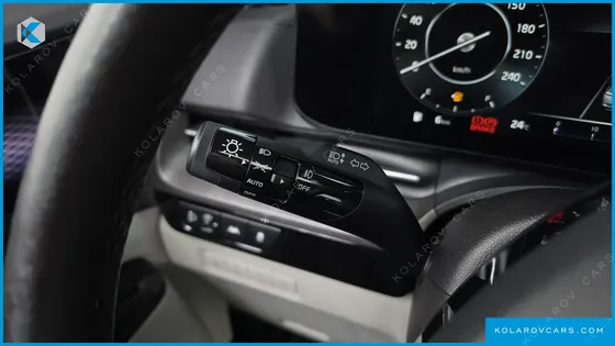 KIA CARNIVAL DIESEL 9-SEATER SIGNATURE