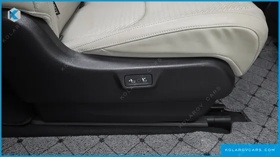 KIA CARNIVAL DIESEL 9-SEATER SIGNATURE