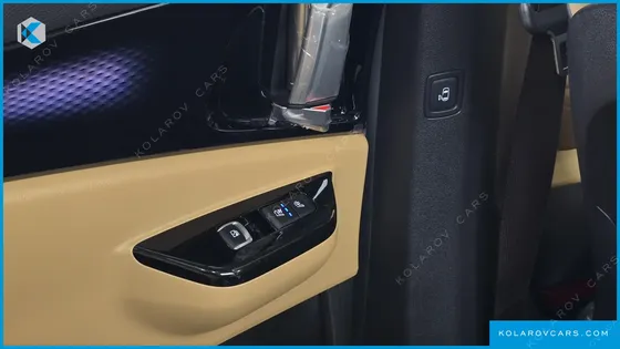 KIA CARNIVAL GASOLINE 7-SEATER SIGNATURE