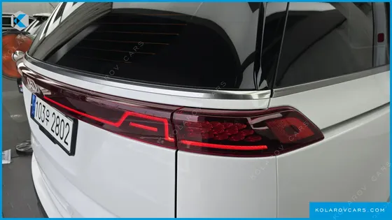 KIA CARNIVAL GASOLINE 7-SEATER SIGNATURE