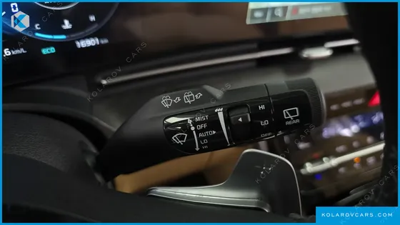 KIA CARNIVAL GASOLINE 7-SEATER SIGNATURE
