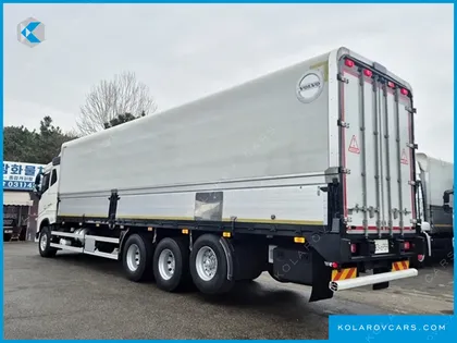 VOLVO CARGO TRUCK 8X4