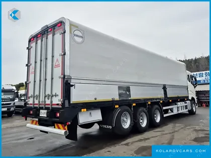 VOLVO CARGO TRUCK 8X4