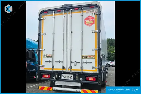 VOLVO CARGO TRUCK 6X2