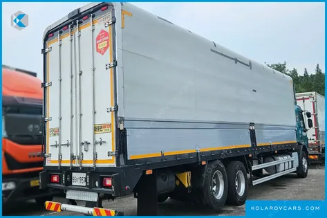 VOLVO CARGO TRUCK 6X2