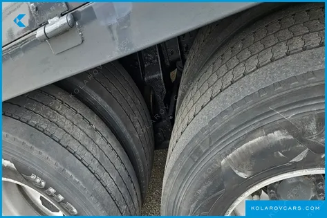 VOLVO CARGO TRUCK 6X2