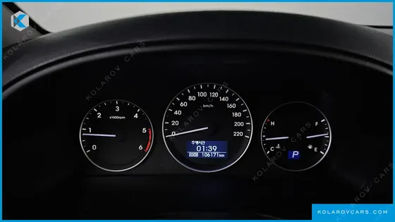HYUNDAI STAREX VAN 3-SEATER