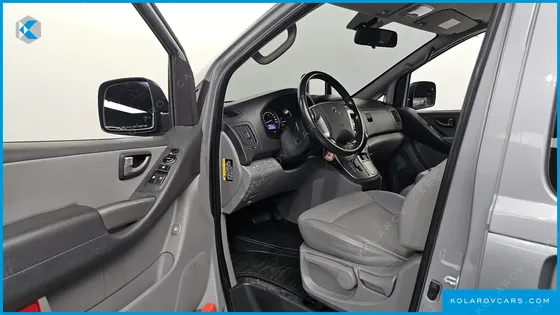 HYUNDAI STAREX VAN 3-SEATER