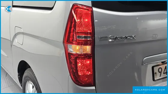 HYUNDAI STAREX VAN 3-SEATER