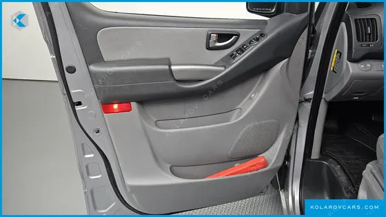 HYUNDAI STAREX VAN 3-SEATER