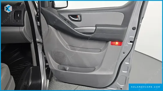 HYUNDAI STAREX VAN 3-SEATER