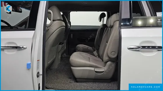 KIA CARNIVAL 9-SEATER NOBLESSE SPECIAL