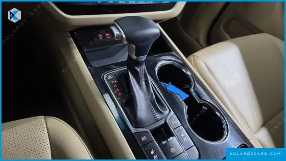 KIA CARNIVAL 9-SEATER PRSTIGE