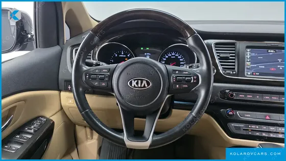 KIA CARNIVAL 9-SEATER PRSTIGE