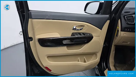 KIA CARNIVAL 9-SEATER PRSTIGE